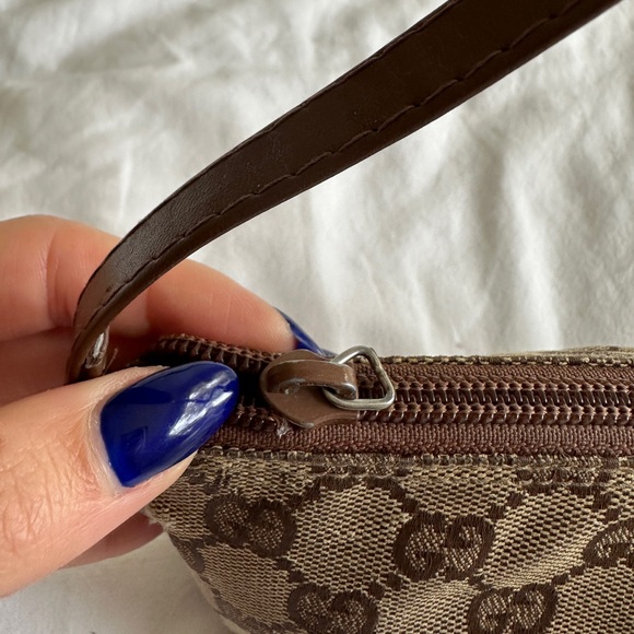 COPY - Authentic Gucci Boat Pochette - Picture 4 of 6